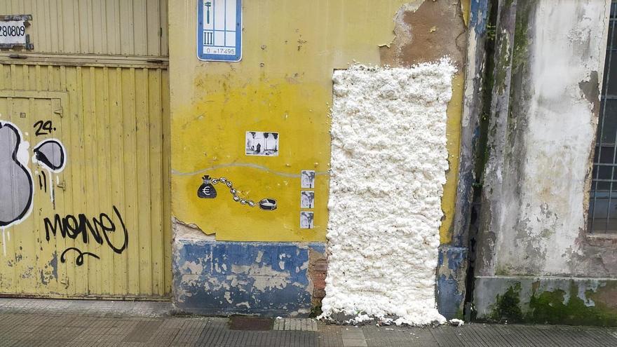 La nave tapiada por los Bomberos.