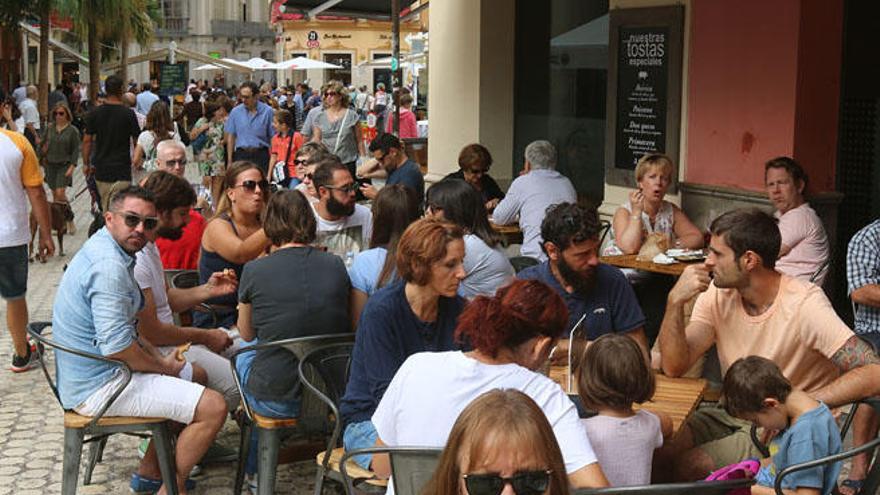 La apertura de nuevos locales de hostelería han disparado las solicitudes de terraza.