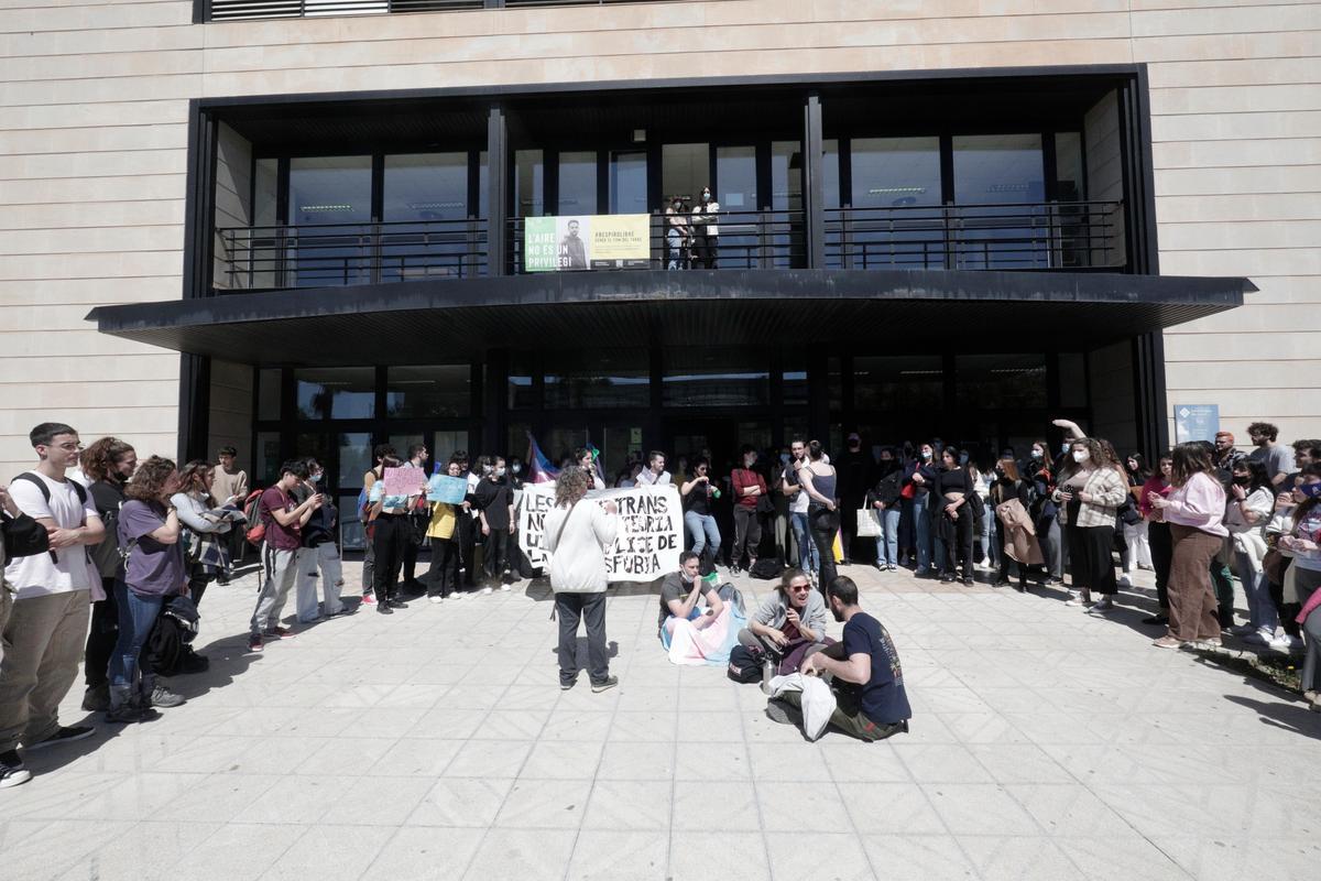 La UIB suspende por las protestas una conferencia sobre transexualidad La UIB suspende por las protestas una conferencia sobre transexualidad