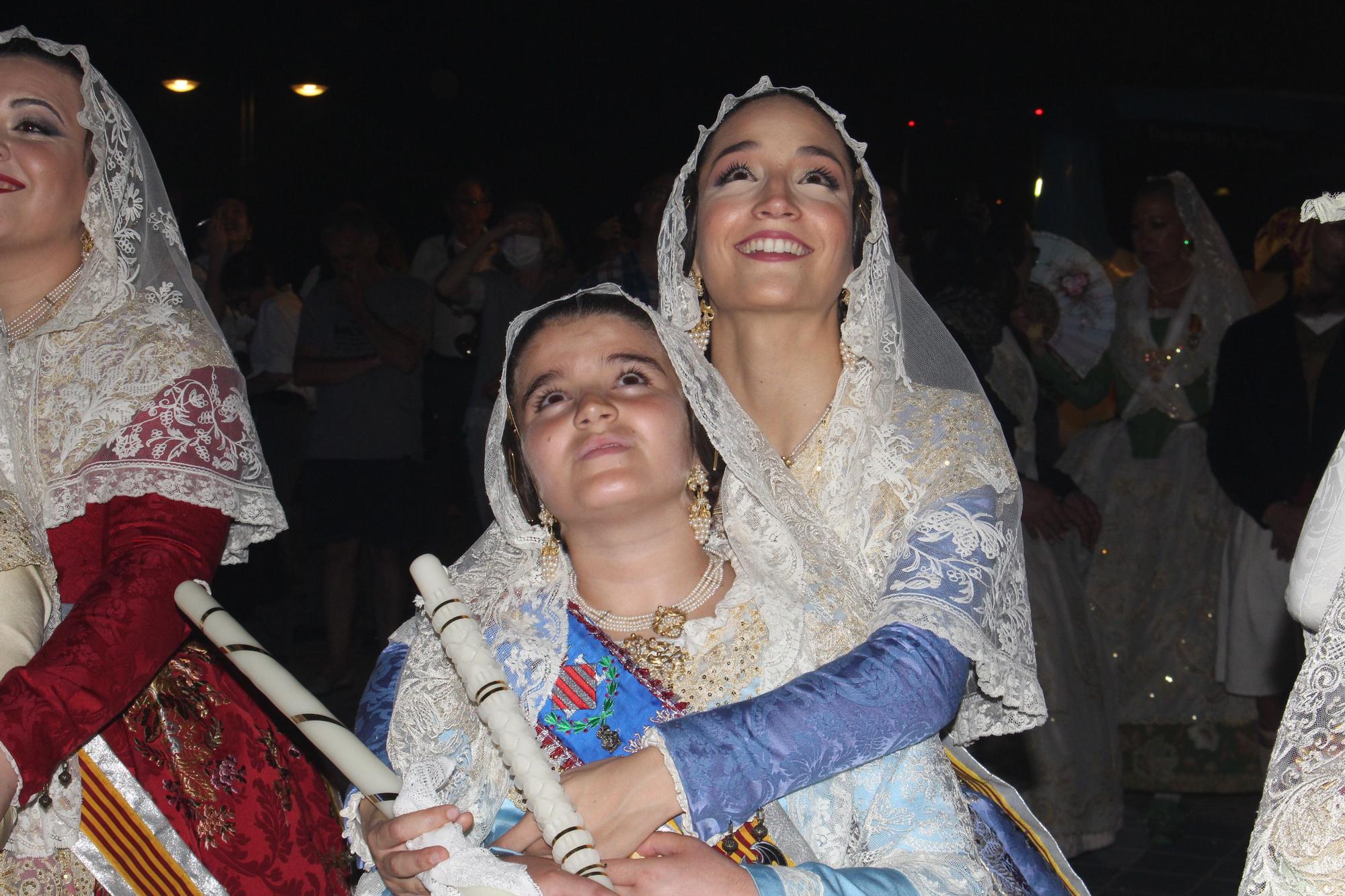 Carmen, Nerea, las cortes y las fallas de Zaidía acompañan al Cristo de la Fe