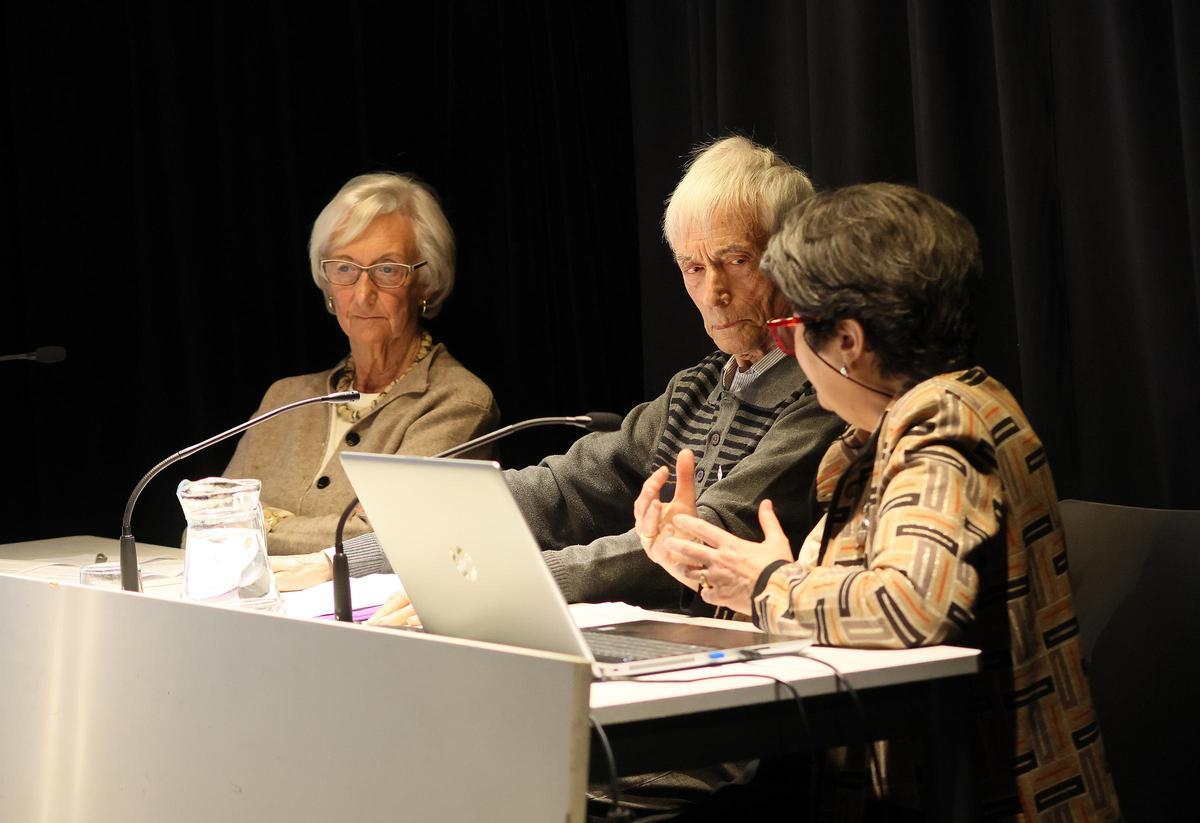 Montserrat Vergé Grau, Francesc Serra Feu i Glòria Ballús Casóliva en un moment de l'acte