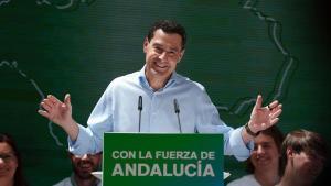 El presidente del PP andaluz y candidato a la reelección, Juanma Moreno, interviene en un acto de campaña en la capital gaditana. A 13 de mayo de 2026 en Cádiz, (Andalucía, España)