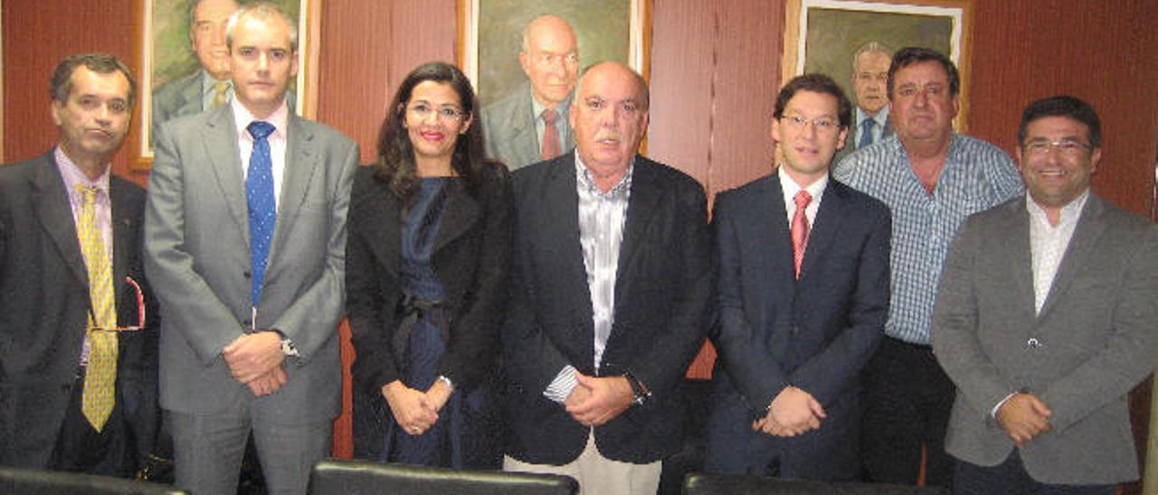 El presidente de Asocelpa, Juan Pérez (en el centro), junto a miembros de la junta directiva.