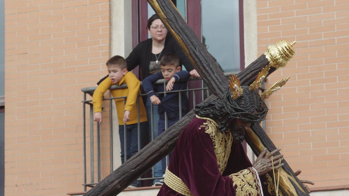 La cofradía de Viñeros, en la calle.