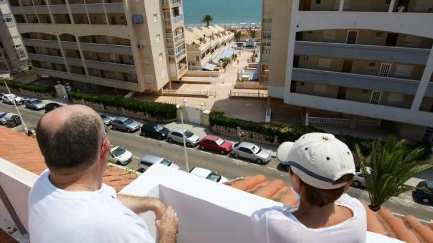 Vecinos de Arenales llevan 20 años esperando que se abran pasos peatonales en dos fincas