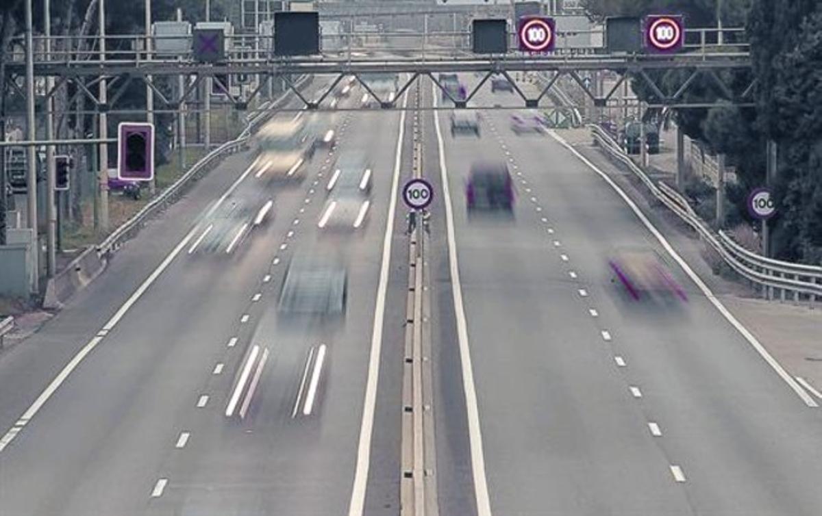 CINETOSI SOBRE RODES.El mareig al viatjar en automòbil sorgeix quan els mecanismes del cos que s’ocupen de l’equilibri reben una informació discordant.