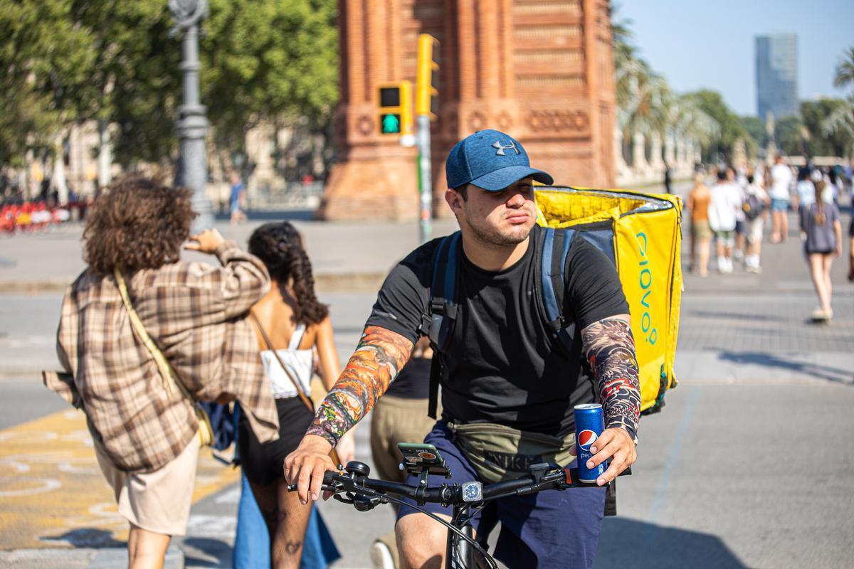 En bici urbana con calor extremo en Barcelona