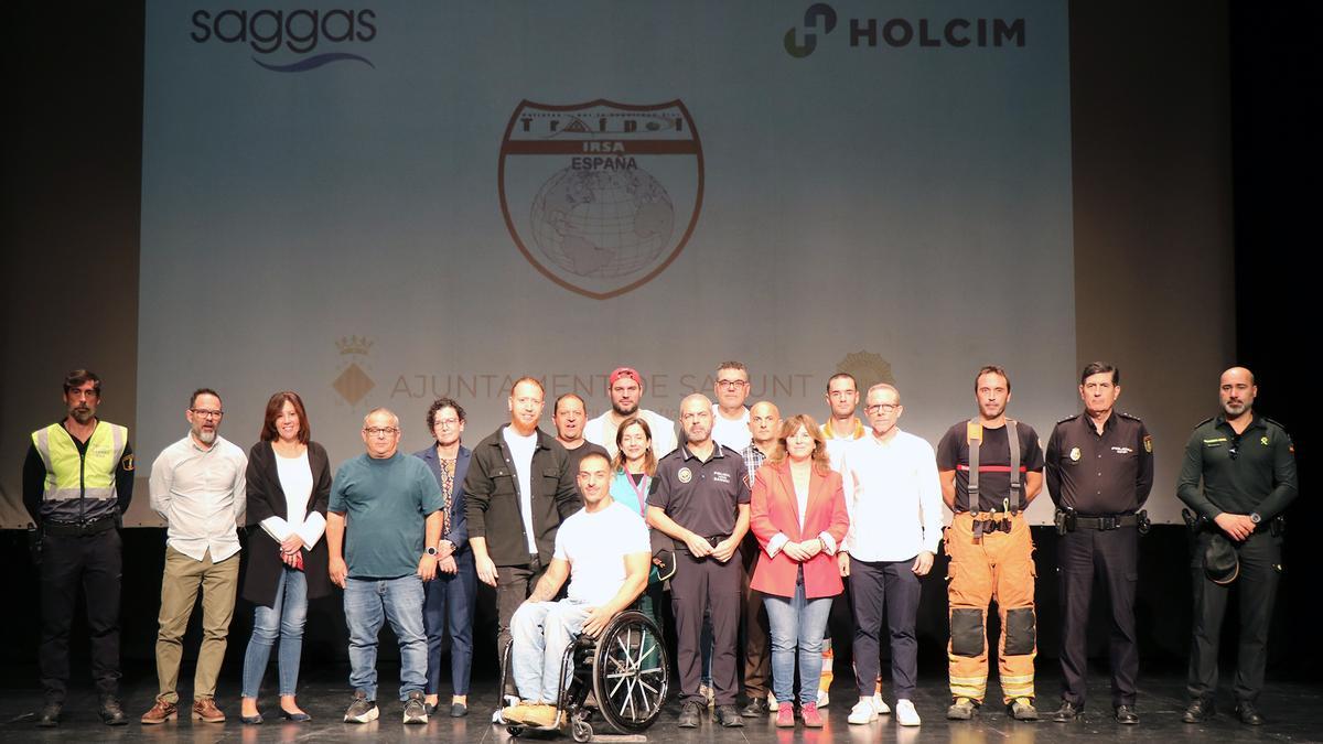 Participantes en el acto de concienciación en Sagunt.