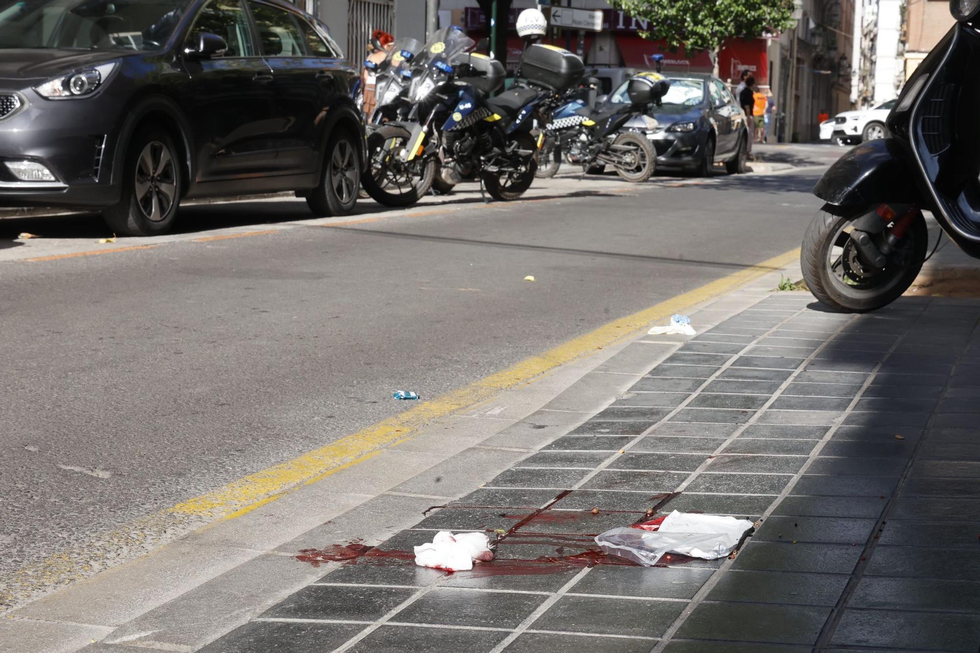 La Policía Local desarma de un tiro a un presunto atracador en la calle Guillem Sorolla de València