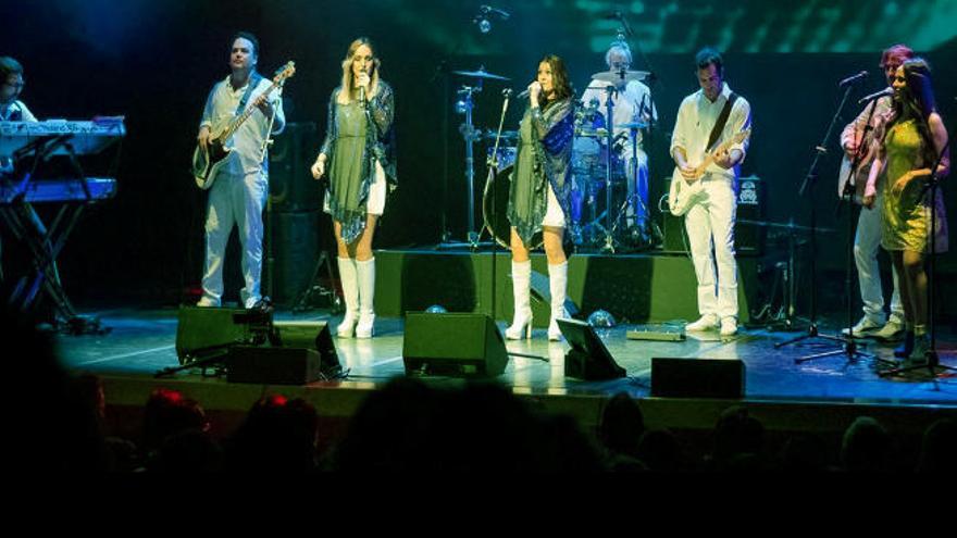 El Teatro Municipal acoge el tributo de músicos canarios al grupo ABBA