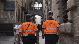 Barcelona incorpora 40 agentes cívicos más ante un verano "intenso" por el turismo y la Copa América