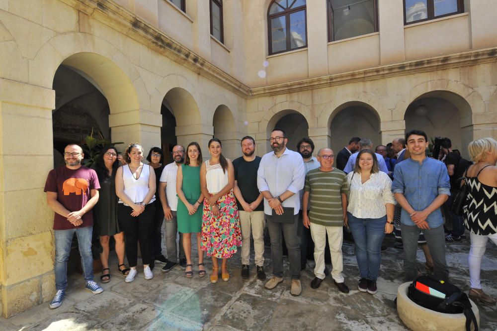 PSOE y Compromís sellan el pacto de gobierno de Elche en el claustro de San José