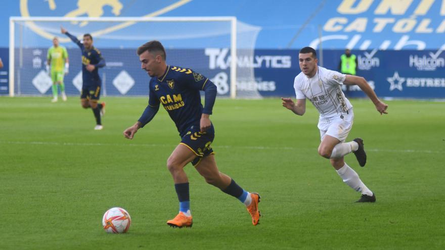 El UCAM Murcia recupera la sonrisa a costa del Algeciras (2-0)