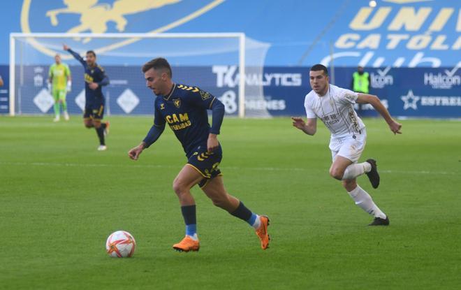 El UCAM Murcia recupera la sonrisa a costa del Algeciras (2-0)