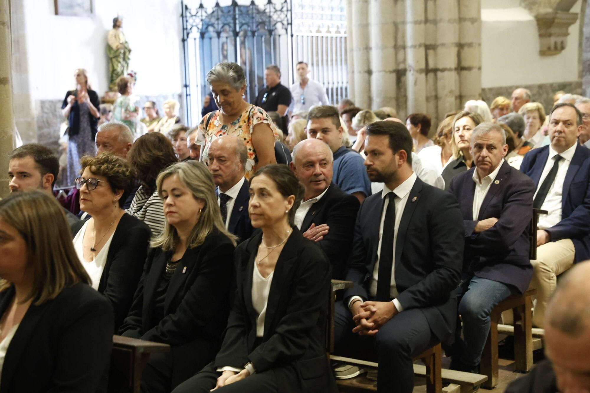 Las imágenes del funeral de Antonio Trevín en la basílica de Llanes.