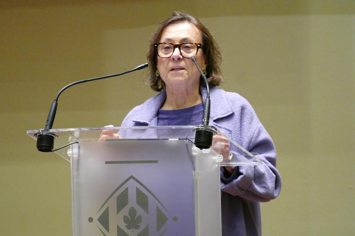 EN IMATGES | Figueres celebra el Dia de la Dona amb els Premis Maria Rosa Ymbert, la lectura del manifest i una taula rodona d'escriptores