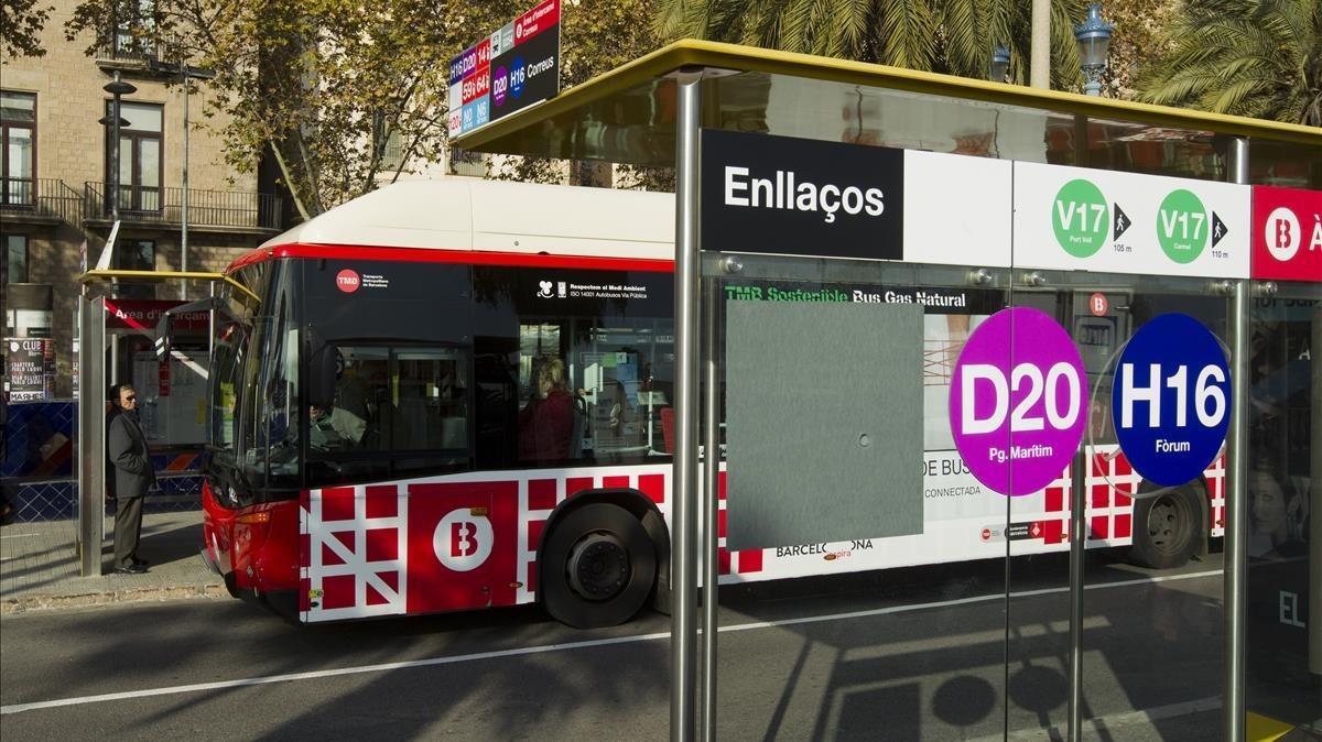 Uno de los buses de la red ortogonal de Barcelona. 