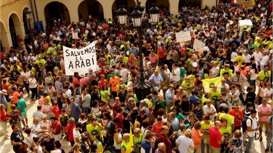 Protesta vecinal contra la instalación de una granja porcina en el Monte Arabí