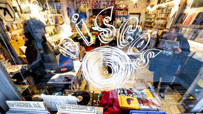 La tienda Ultra-Local Records, en el Poblenou, especializada en música independiente catalana y núcleo de una comunidad de artistas y fans.