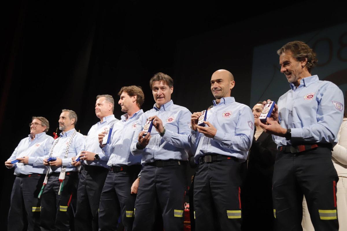 El Ayuntamiento distingue a los mejores efectivos y reconoce a los jubilados en el día del patrón