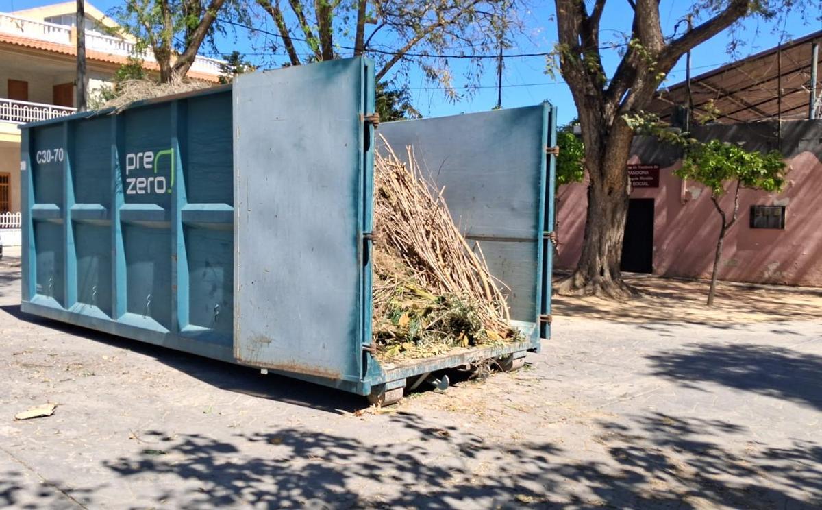 Una de las actuaciones del servicio municipal de gestión de podas agrícolas.