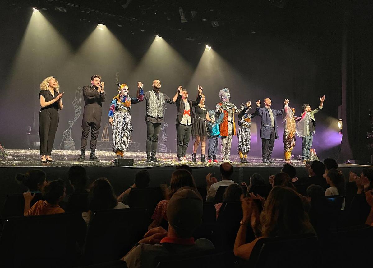 Foto del final de la Gala Internacional de l'any 2022 a l'auditori Teatre Espai Ter.