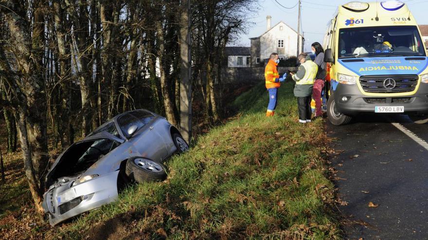 Aparatosa salida de vía en la N-640 a su paso por Callobre