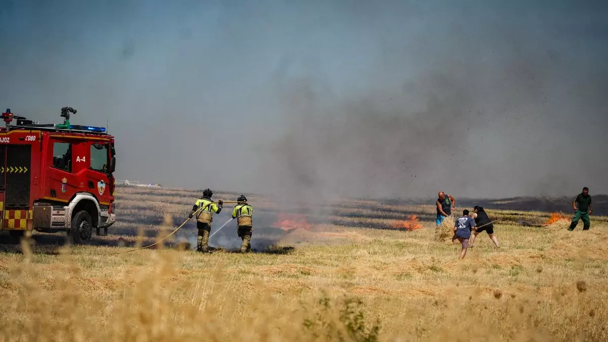 Incendio en Badajoz: "La gente de la Dehesilla de Calamón ha sentido que el fuego podía llegar a sus casas"