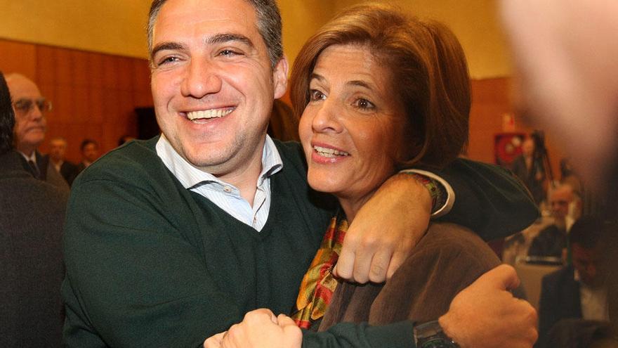 Elías Bendodo y Esperanza Oña, en la noche electoral del 20 de marzo de 2015.