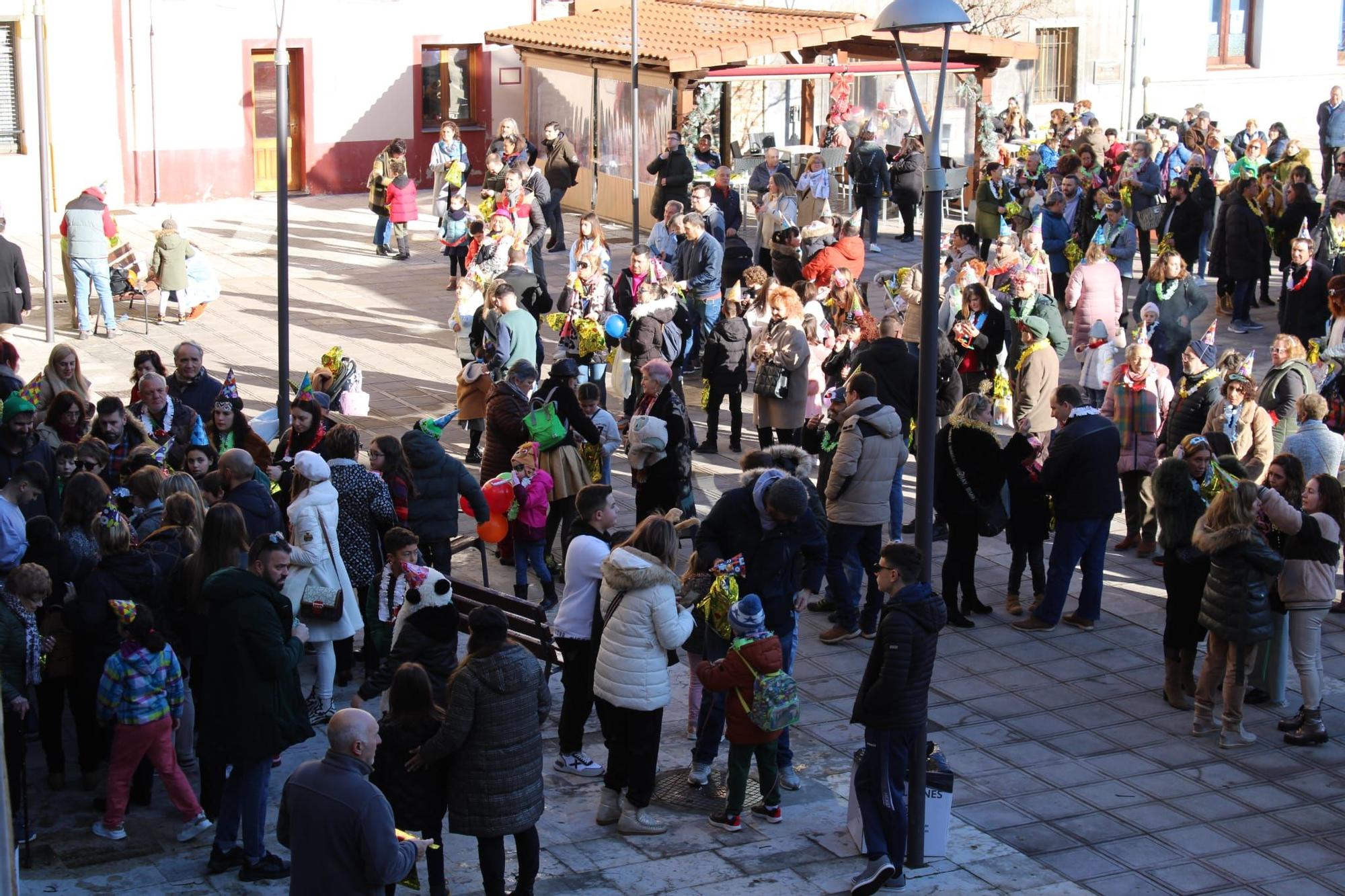 Así fue la Nochevieja anticipada en San Martín del Rey Aurelio: cientos de personas dieron la bienvenida al 2024 a las 12.25 del día 30