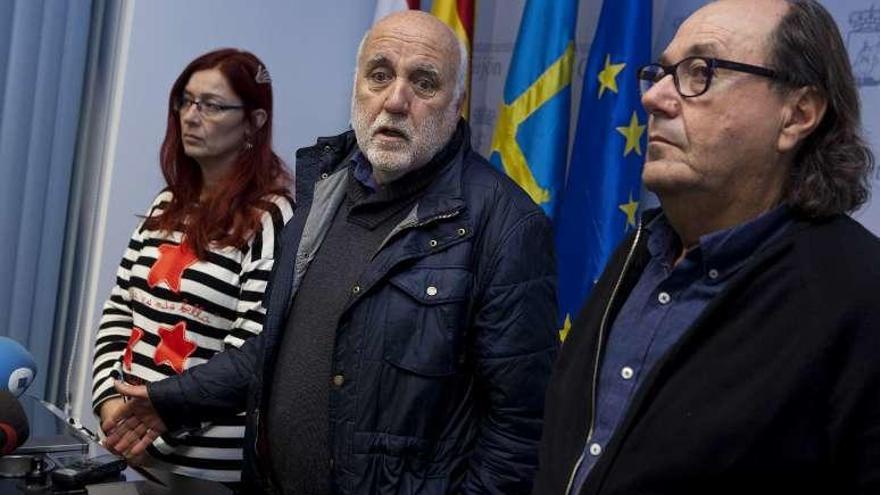 Por la izquierda, Estefanía Puente, Manuel Marrero y Mario Suárez del Fueyo, ayer, durante la rueda de prensa.