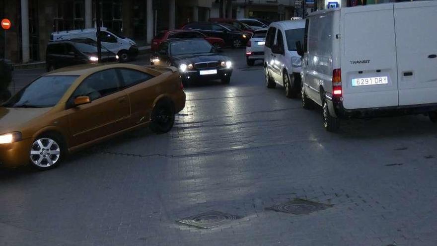 Piden el arreglo de un bache ubicado en la zona de Cotiello Alto, en Llanes