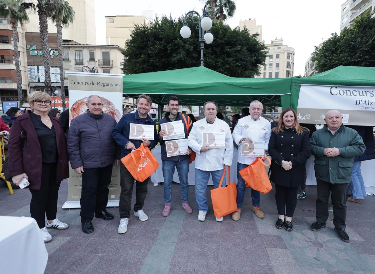Los participantes premiados en las tres modalidades del concurso.
