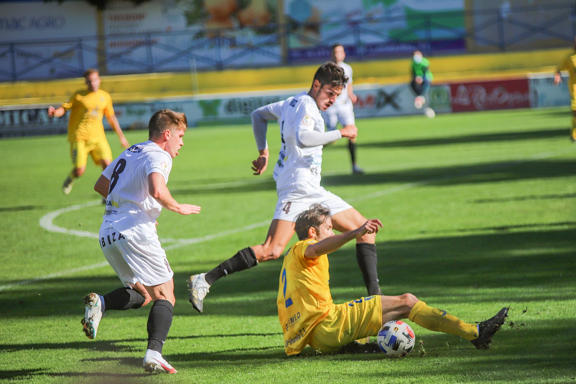 El Orihuela vence al Peña Deportiva y se sitúa tercero