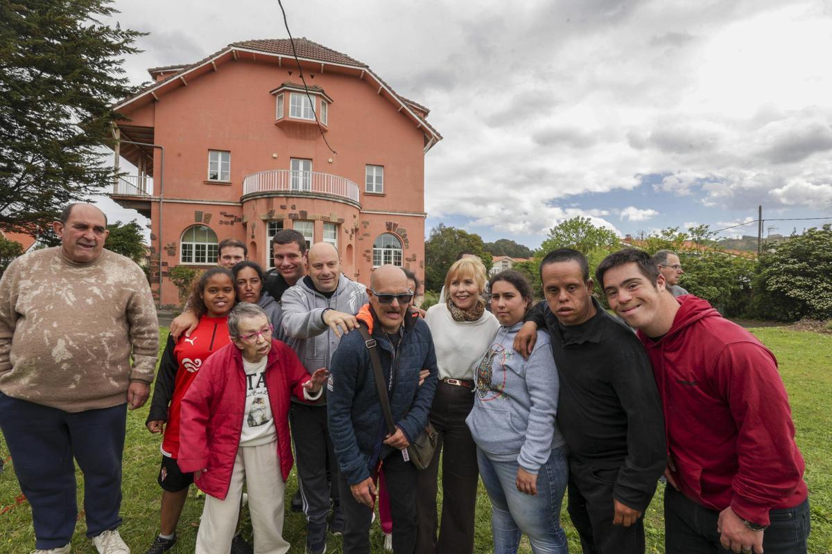 Usuarios y profesionales del CAI "La Unión" de Salinas.