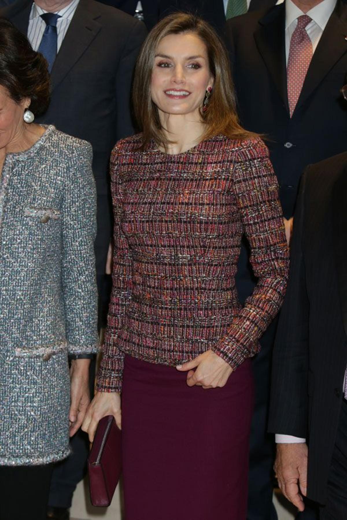 Letizia Ortiz con top de tweed y falda búrdeos