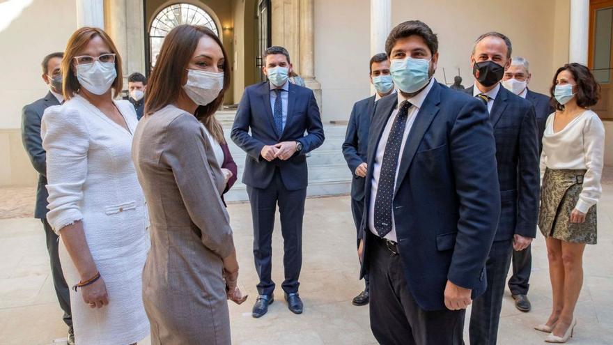 López Miras durante la toma de posesión de los consejeros.