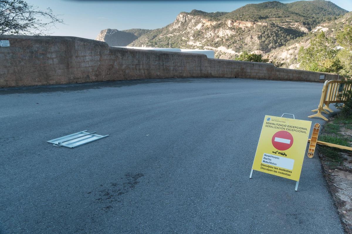 La carretera de es Cubells, a primera hora de este jueves.