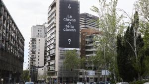 La inmensa lona que ha aparecido hoy en el Paseo de la Habana.