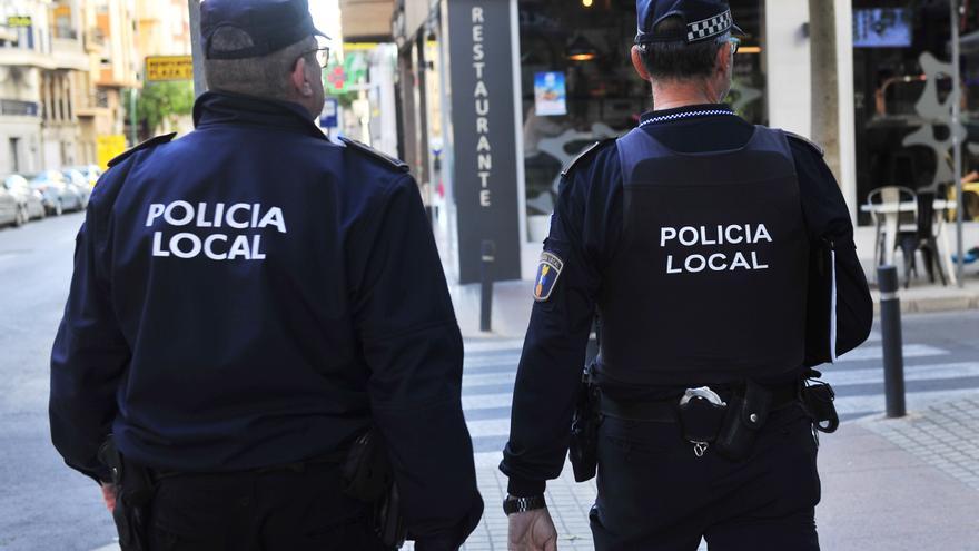 Roban dos garrafas de aceite en una carnicería de Elche y pelean violentamente con el dueño