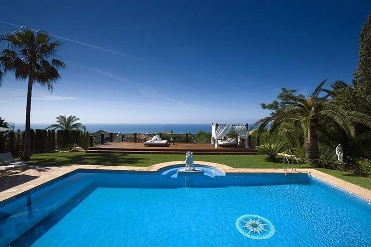 La piscina de la casa de Djokovic en Marbella.