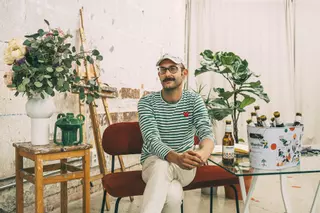 El artista cordobés Pablo Little participa en una campaña de Cervezas Alhambra para homenajear a Andalucía