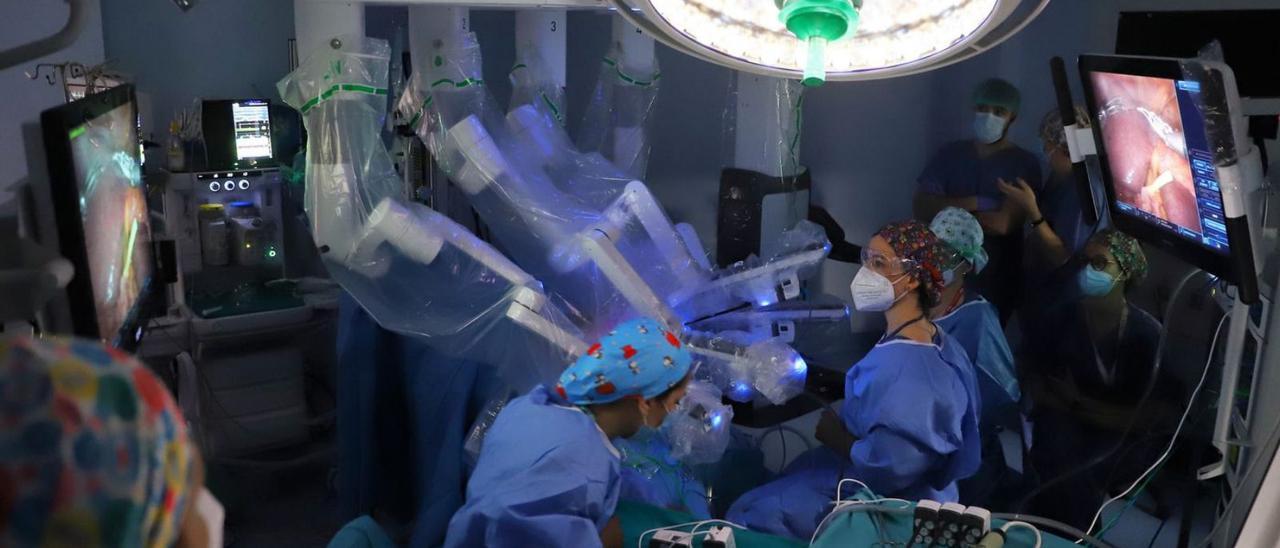 Córdoba lidera la cirugía robótica en España