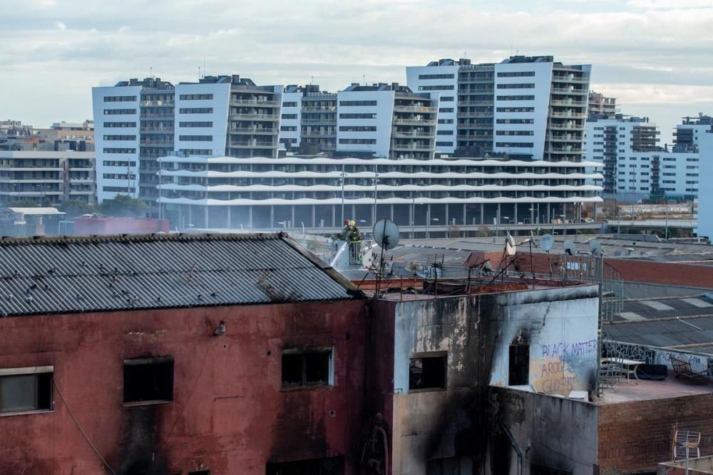 Incendi a una nau abandonada de Badalona