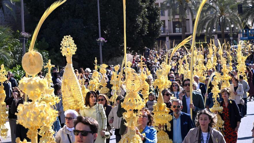 70000 personas celebran el Domingo de Ramos en las calles de Elche