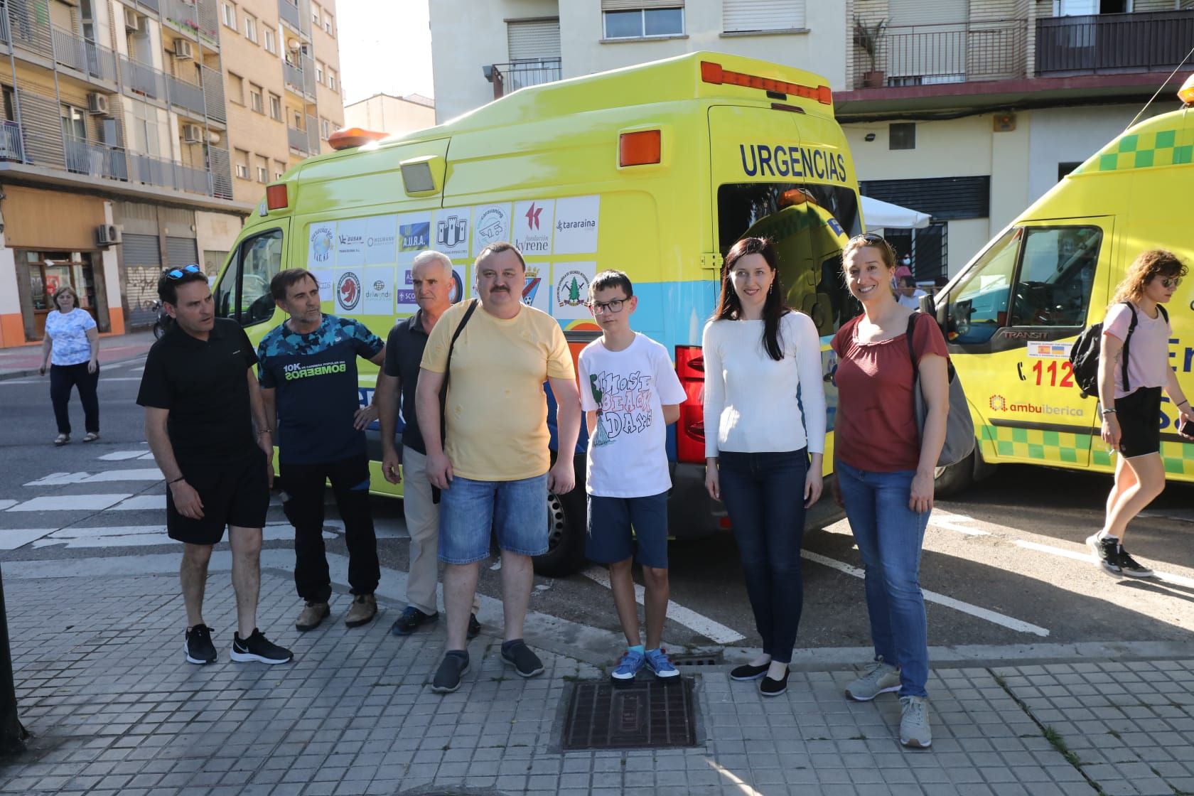 La asociación AURA envía desde Zaragoza dos ambulancias cargadas con material sanitario a Ucrania