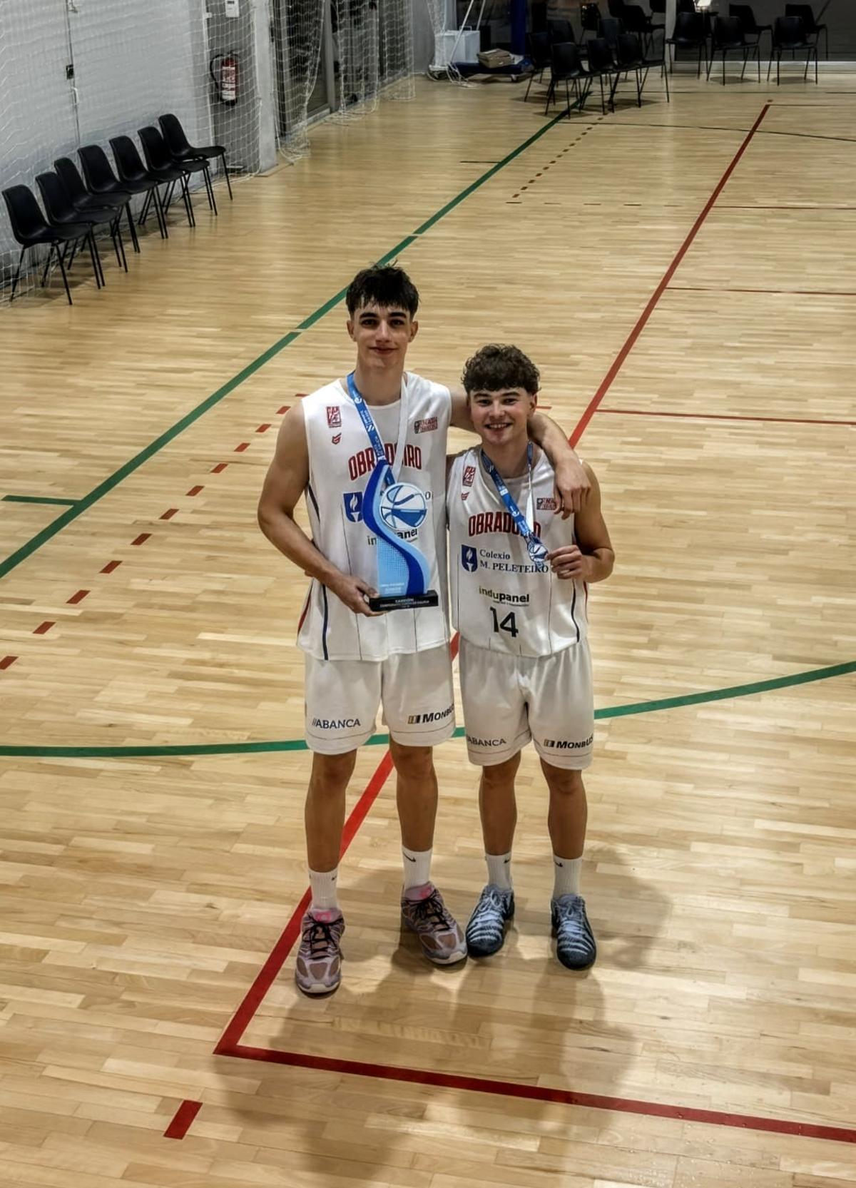 Mauro Caneda y Yago Rey tras proclamarse campeones gallegos.