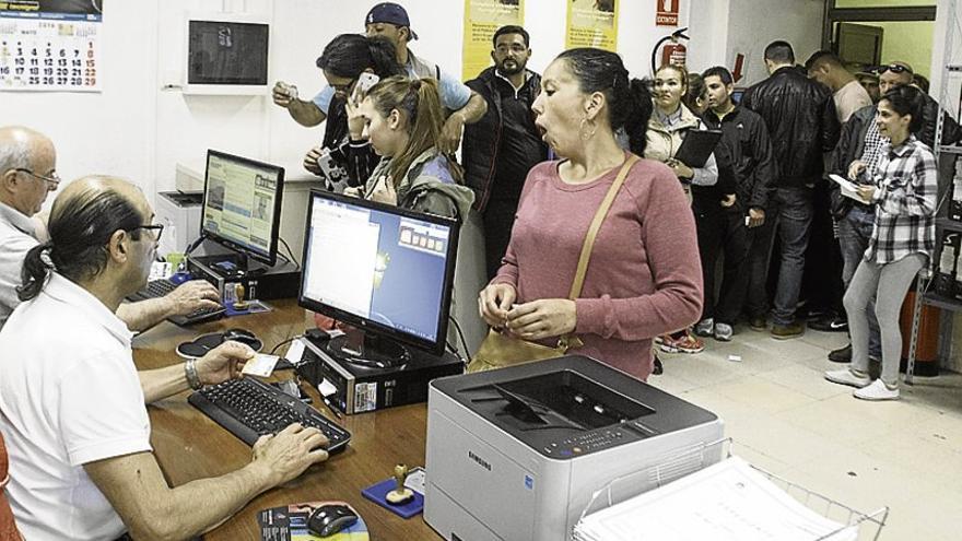 1.435 solicitudes para 122 plazas de empleo social en Badajoz