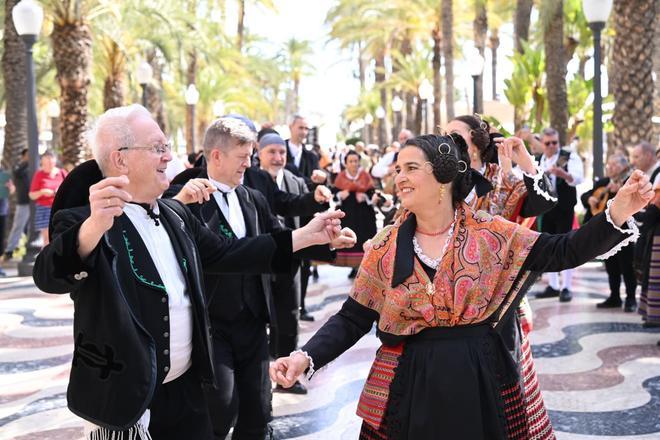 Albacete llega a Alicante con una jornada de folklore y gastronomía