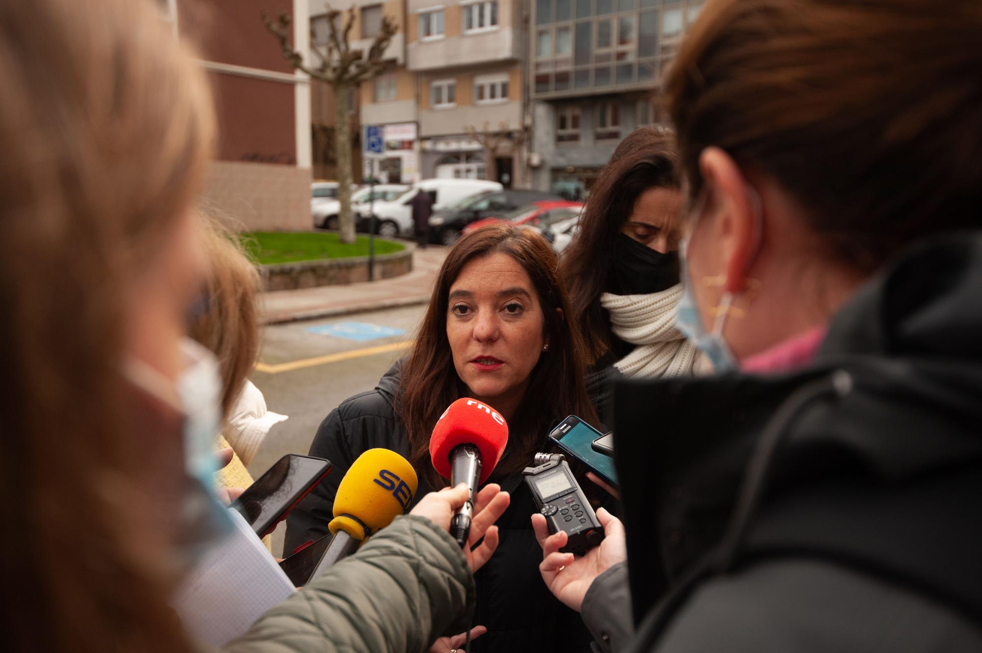 Inés Rey y Yoya Neira visitan la sede de Cruz Roja en A Coruña